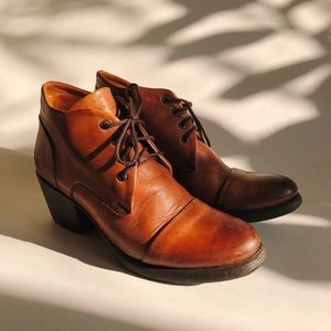 Lace Up Bootie Chedron - hand made healed boots